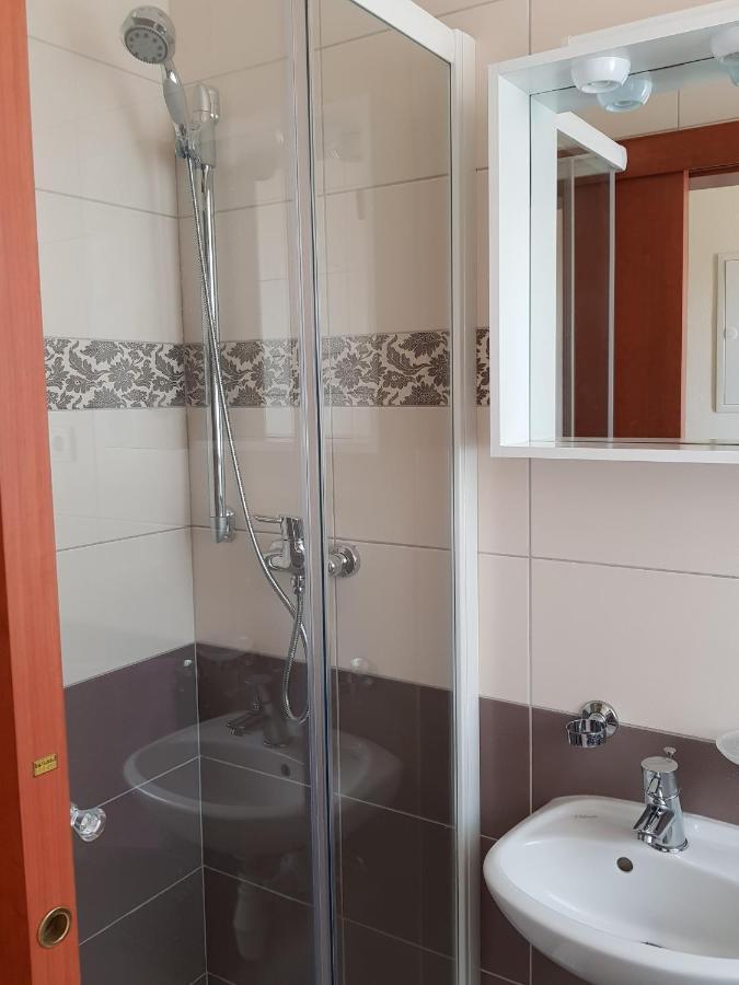 Rooms Leda Vrlika Kültér fotó