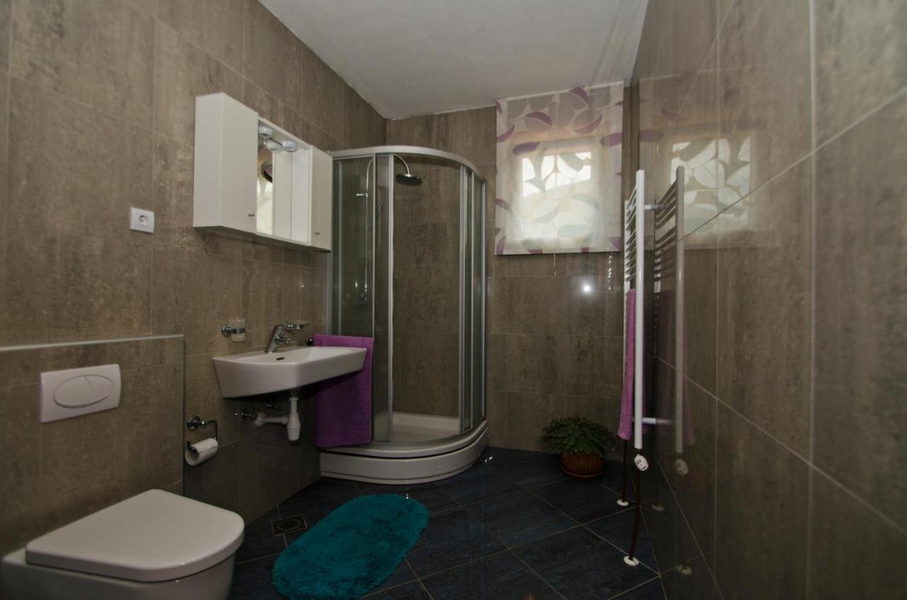 Rooms Leda Vrlika Kültér fotó